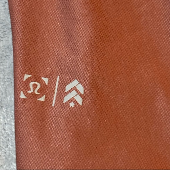 lululemon X Barry's Stronger as One Lined Short

#154 - Picture 8 of 9